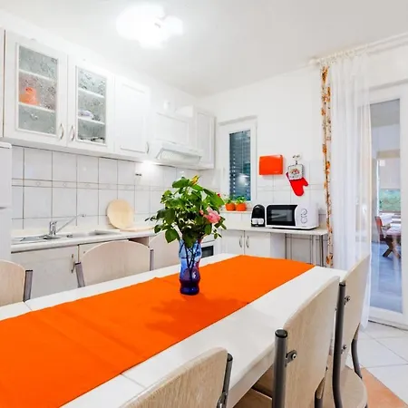 Appartamento Charming With Private Pool In Mastrinka - 98 Sqm