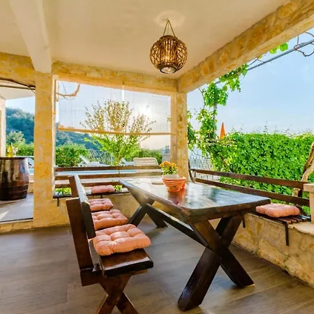 Charming With Private Pool In Mastrinka - 98 Sqm Appartement Trogir
