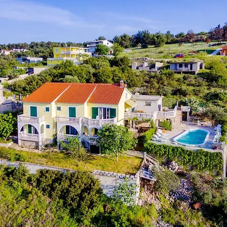 Charming With Private Pool In Mastrinka - 98 Sqm