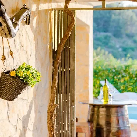 Appartamento Charming With Private Pool In Mastrinka - 98 Sqm