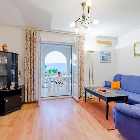 Charming With Private Pool In Mastrinka - 98 Sqm * 트로기르