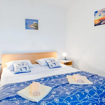 Charming With Private Pool In Mastrinka - 98 Sqm Трогир