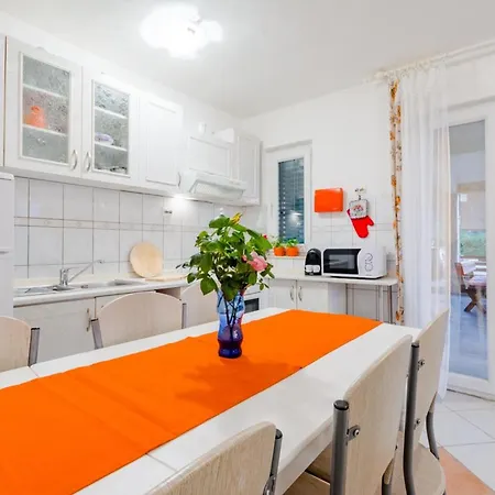 Charming With Private Pool In Mastrinka - 98 Sqm