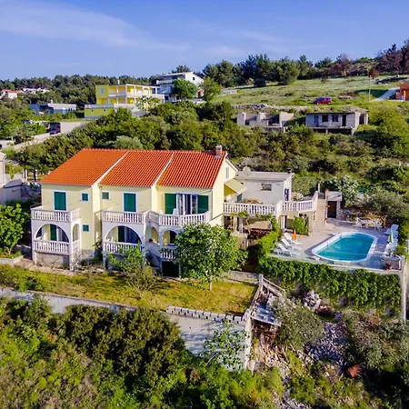 Charming With Private Pool In Mastrinka - 98 Sqm アパート *