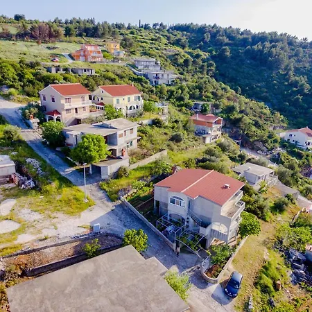 아파트 Charming With Private Pool In Mastrinka - 98 Sqm