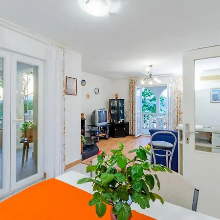 Charming With Private Pool In Mastrinka - 98 Sqm * Трогир