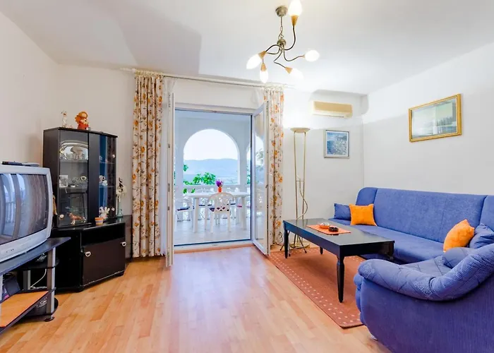 Charming With Private Pool In Mastrinka - 98 Sqm * トロギール
