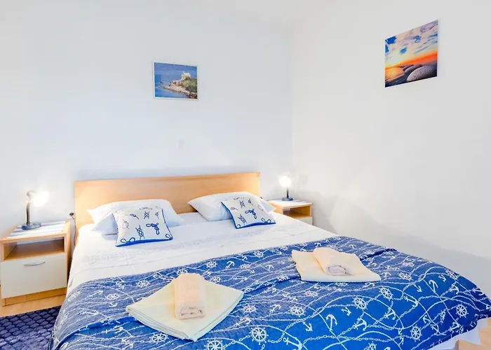 Charming With Private Pool In Mastrinka - 98 Sqm トロギール