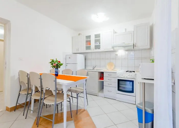 Charming With Private Pool In Mastrinka - 98 Sqm アパート トロギール