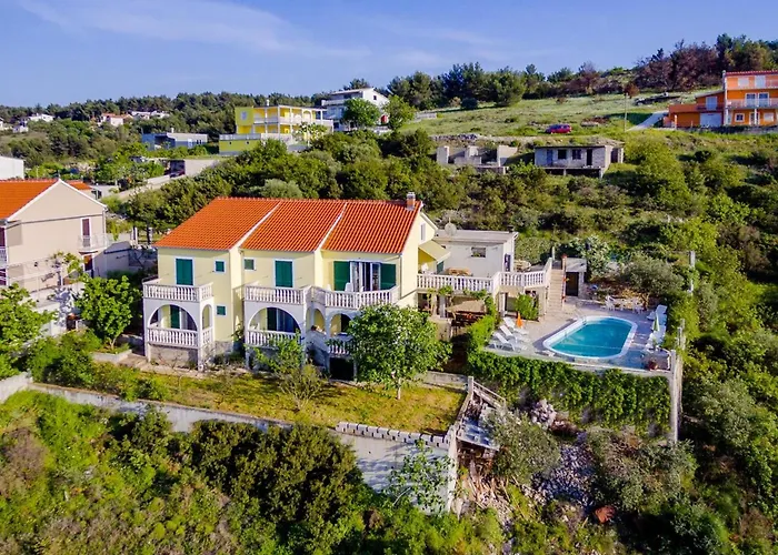 Charming With Private Pool In Mastrinka - 98 Sqm アパート *