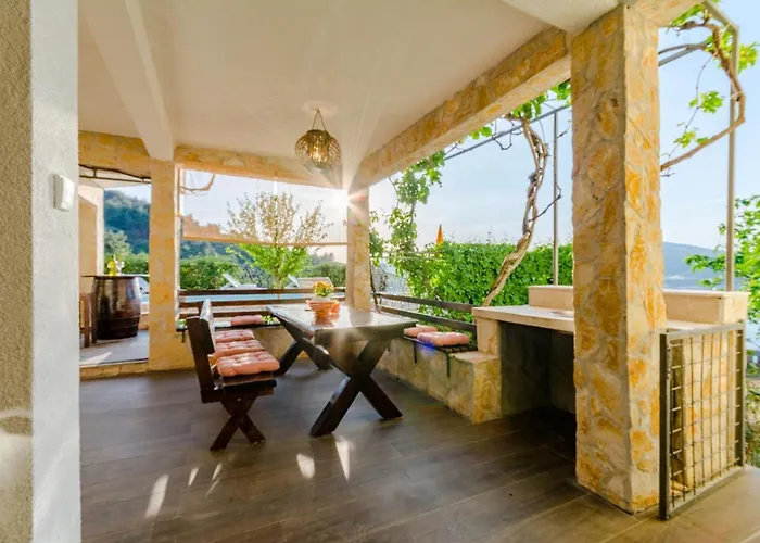 Charming With Private Pool In Mastrinka - 98 Sqm 아파트 트로기르