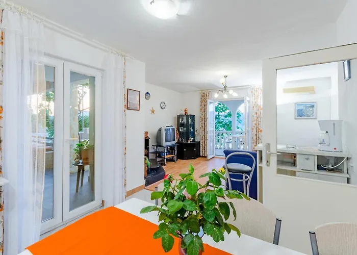 Charming With Private Pool In Mastrinka - 98 Sqm * 트로기르