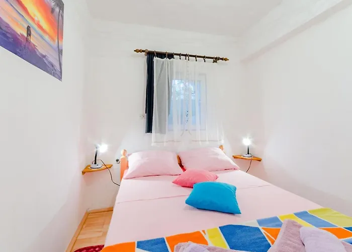 Charming With Private Pool In Mastrinka - 98 Sqm * 트로기르