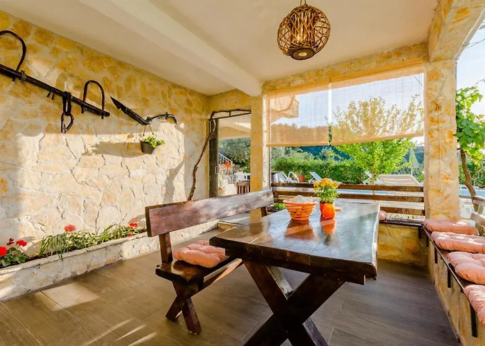 Charming With Private Pool In Mastrinka - 98 Sqm 트로기르