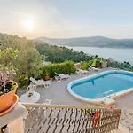 Apartamento Charming With Private Pool In Mastrinka - 98 Sqm