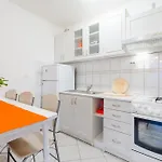 Charming With Private Pool In Mastrinka - 98 Sqm Apartamento *