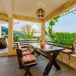 Charming With Private Pool In Mastrinka - 98 Sqm Apartamento Trogir