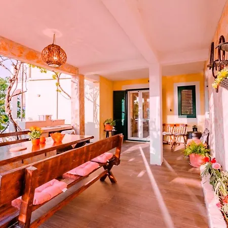 Charming Mastrinka With Private Pool Apartment Trogir