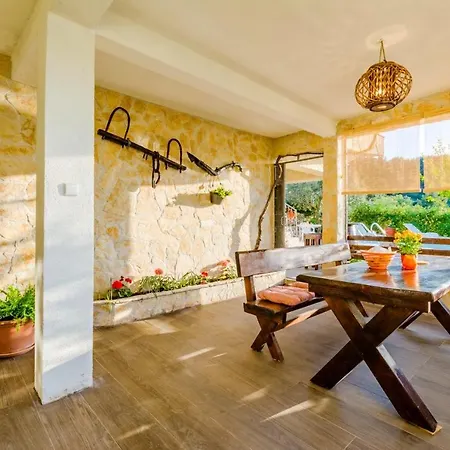 דירה Charming With Private Pool In Mastrinka - 98 Sqm *