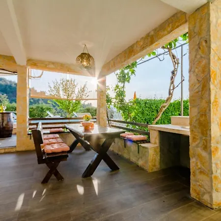 Charming With Private Pool In Mastrinka - 98 Sqm Appartement Trogir