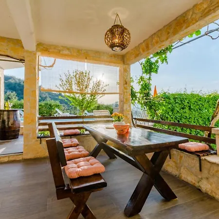 Charming With Private Pool In Mastrinka - 98 Sqm Apartment Trogir