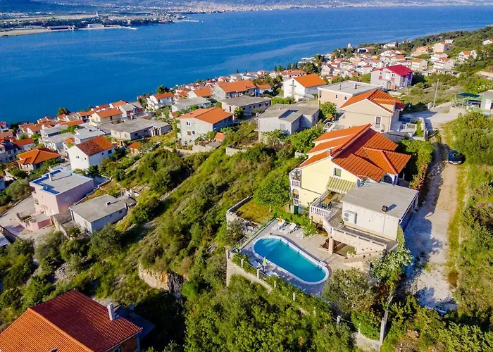 Appartement Charming With Private Pool In Mastrinka - 98 Sqm Trogir