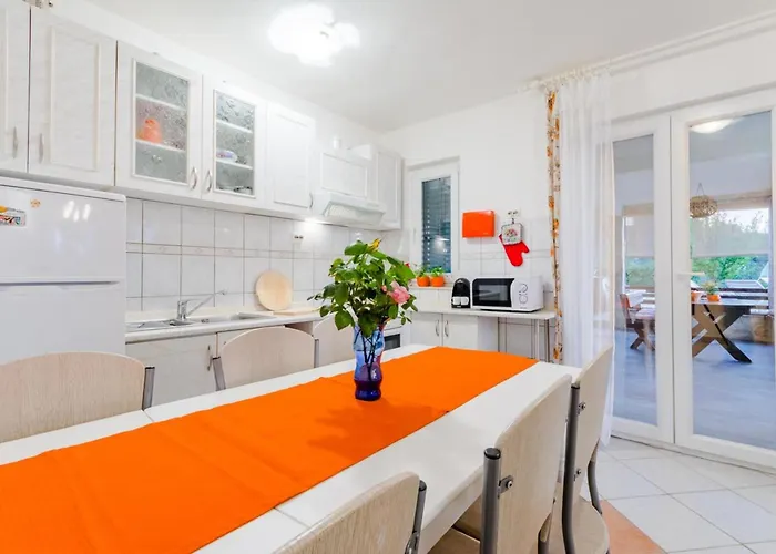 Charming With Private Pool In Mastrinka - 98 Sqm