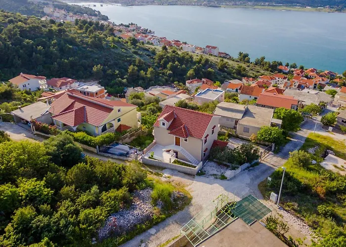 Charming With Private Pool In Mastrinka - 98 Sqm *