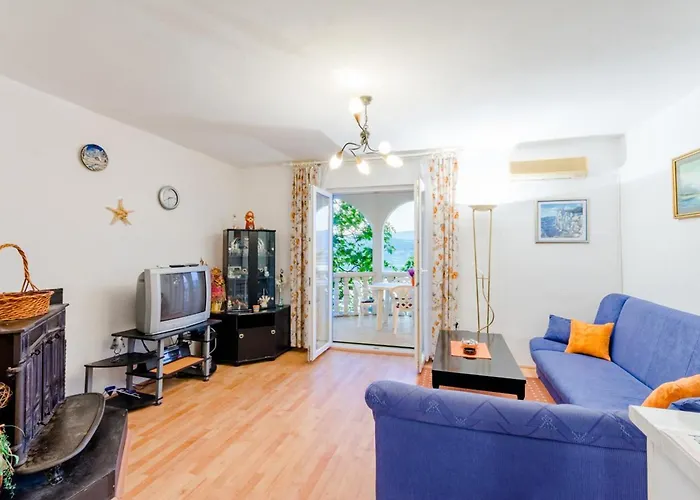 Charming With Private Pool In Mastrinka - 98 Sqm