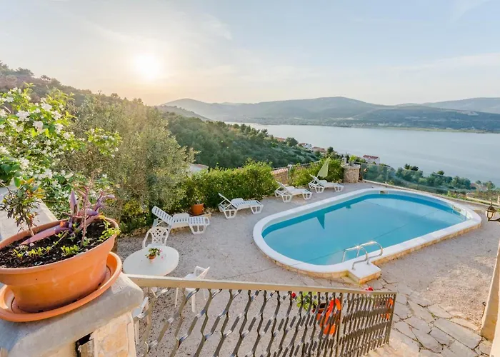 Appartement Charming With Private Pool In Mastrinka - 98 Sqm