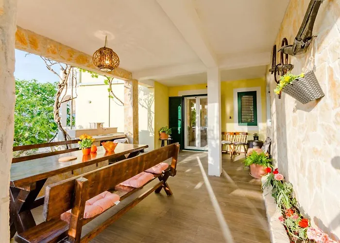 Appartement Charming With Private Pool In Mastrinka - 98 Sqm