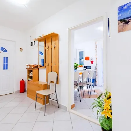 Charming With Private Pool In Mastrinka - 98 Sqm アパート トロギール