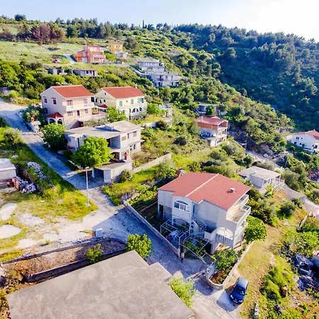 Charming With Private Pool In Mastrinka - 98 Sqm アパート